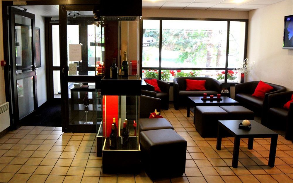Logis Hotel Lons-Le-Saunier - Restaurant Le Grill Exterior foto
